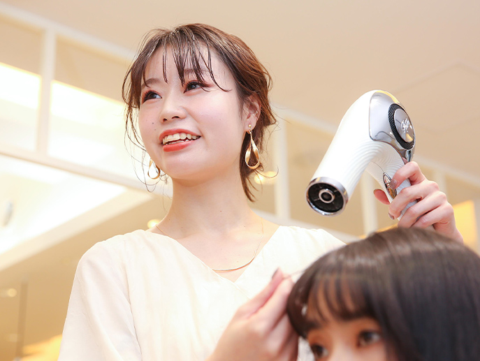 Voice Refa Beautechが叶える サロン帰りのような しっとりやわらかい レア髪 Refa リファ 公式ブランドサイト