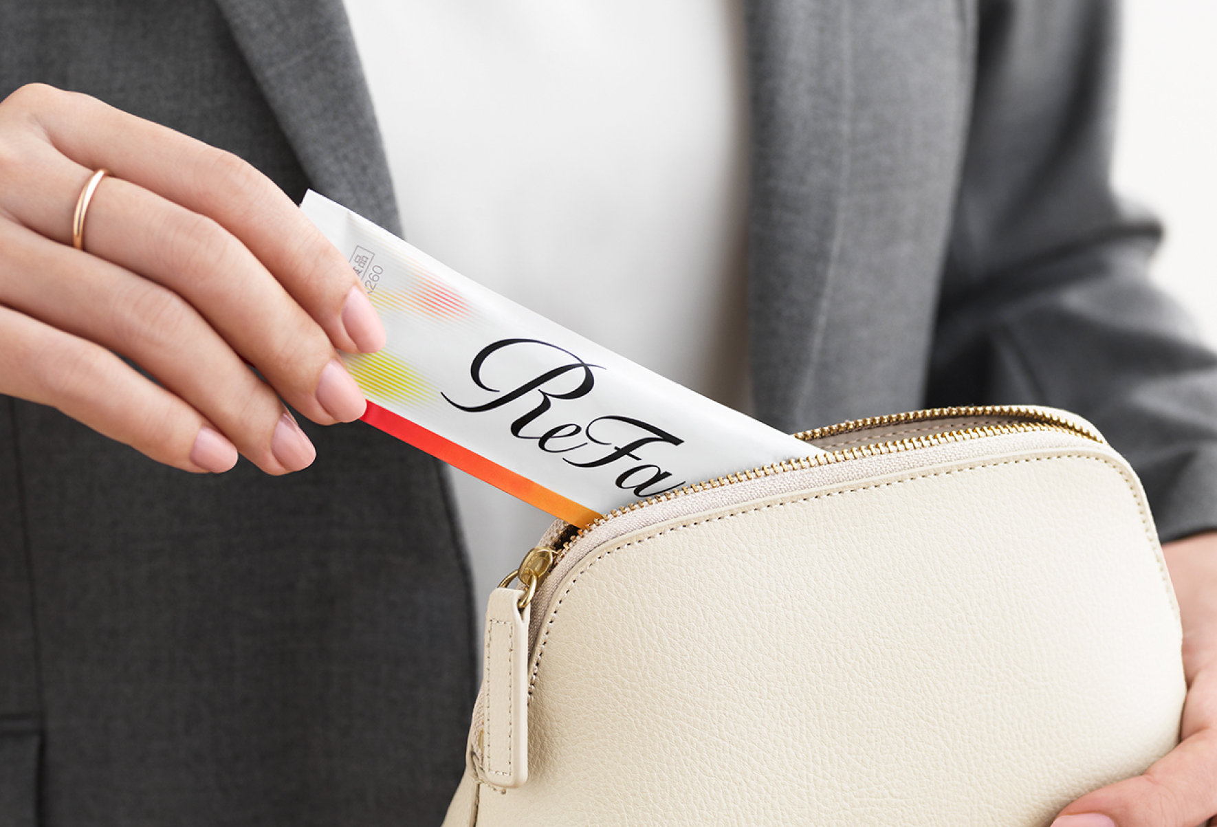 お出かけ先でも、サッとチャージ。