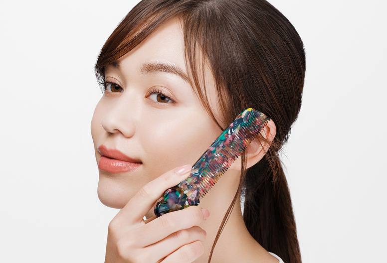 ② サイドの毛をキャッチ