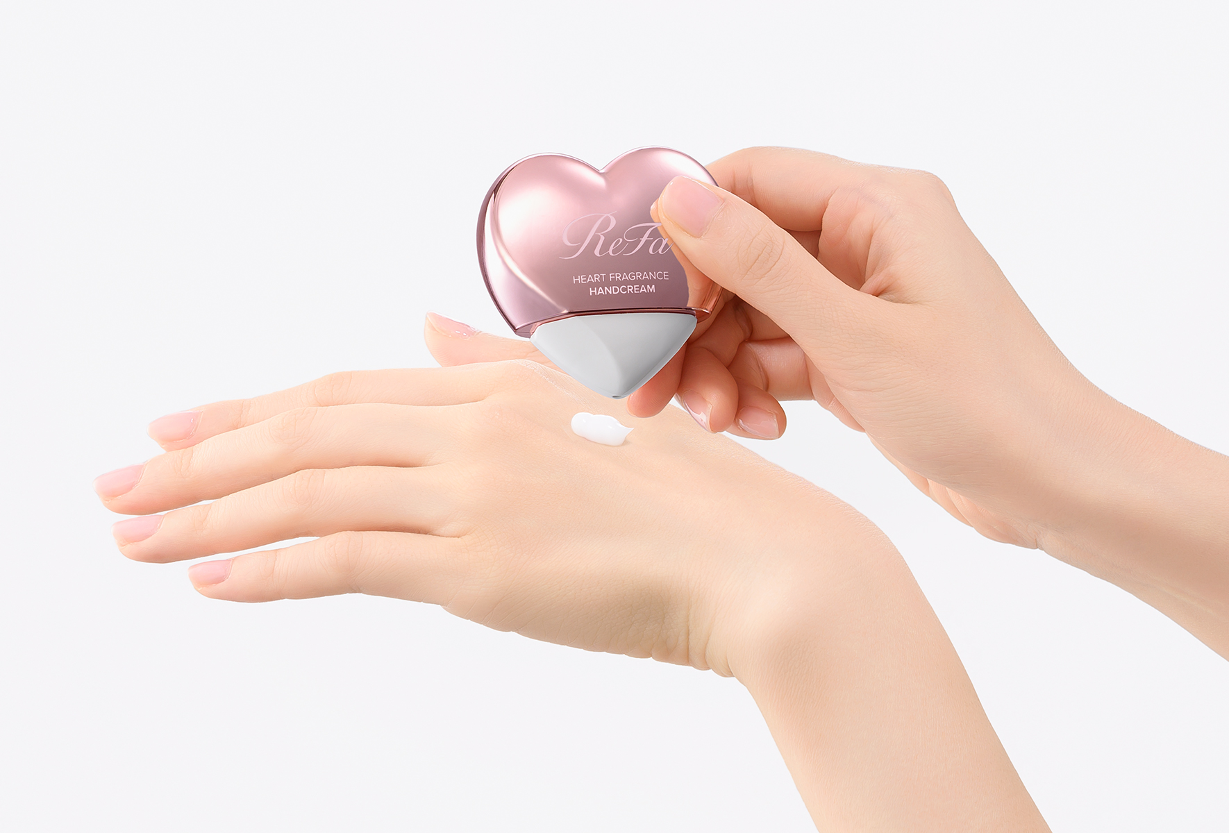 気になったら１プッシュ。するんとなじんで、うるおい肌に。