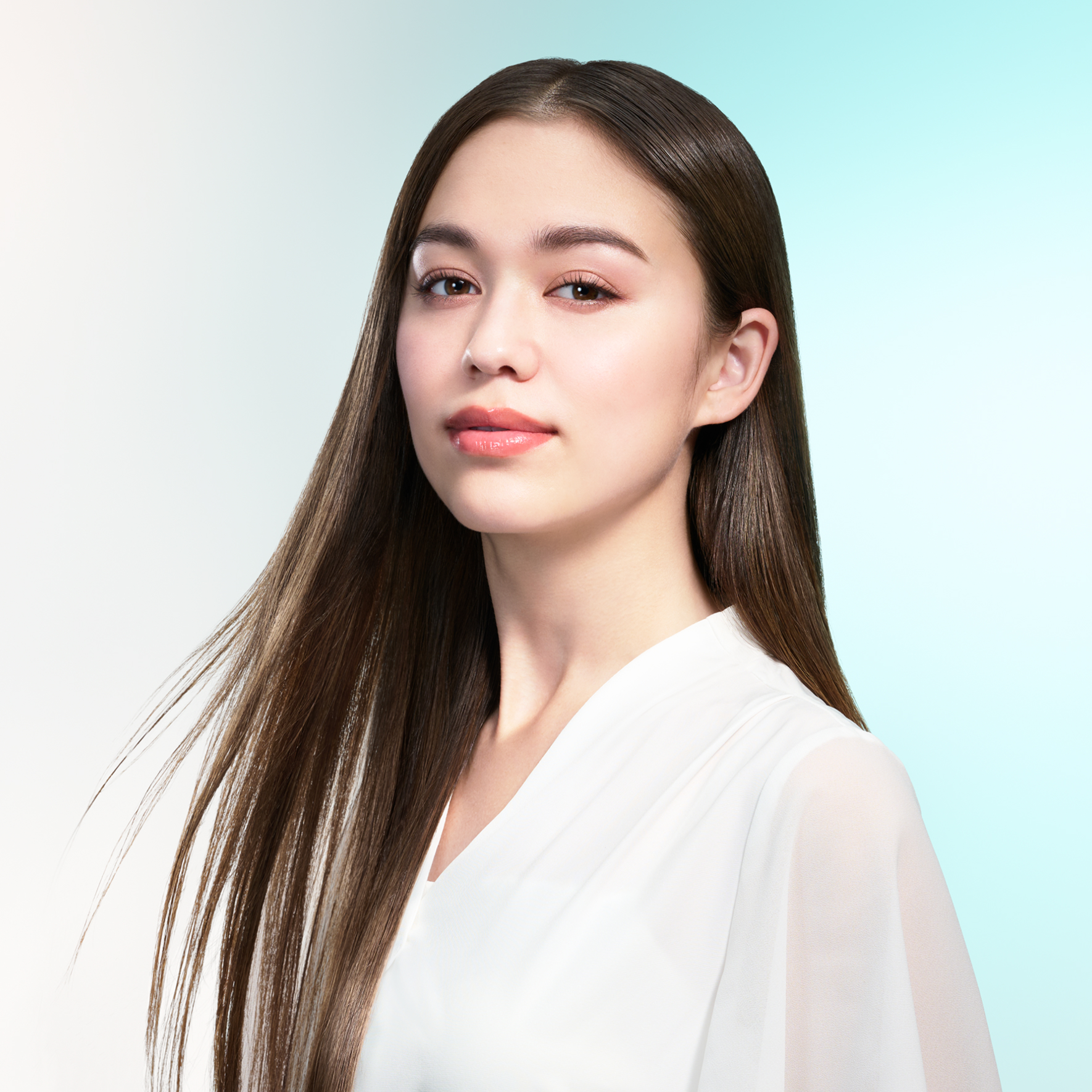 髪の8割はタンパク質だから。 リファミルクプロテイン シャンプー誕生。 新事実。身体と同じように、髪にもタンパク質が必要でした。私たちの髪は、 なんと80%がタンパク質。毎日のヘアダメージで失われているのはタンパク質なのです。 だからReFaは、毛髪によくなじむ天然ミルク由来のプロテイン ※ に着目。 毎日のヘアケアでうるおいを補充して、とぅるんとまとまる、なめらかな指どおりの髪へ。 ※ 加水分解乳タンパク、トリプトファン（ヘアコンディショニング剤）