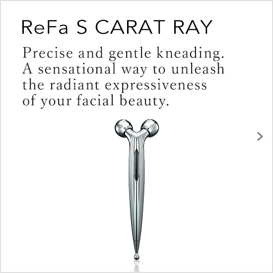 ReFa S CARAT RAY（リファエスカラットレイ）。細やかに、つまみ流す。輝く流れに導かれて、表情美が解き放たれる。