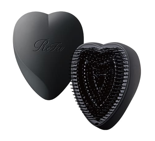 Photo：ReFa HEART BRUSH Mat Black