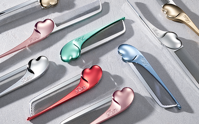 Long-awaited new colors now available for the ReFa HEART COMB Aira