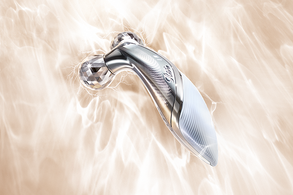 Face the flow of time with grace — powered by EMS lifting and the firming care of a roller. “ReFa CARAT LIFT” will be released on July 9, 2025.