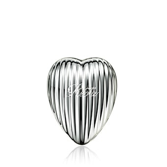 写真：ReFa HEART BRUSH RAY Silver（リファハートブラシレイ シルバー）