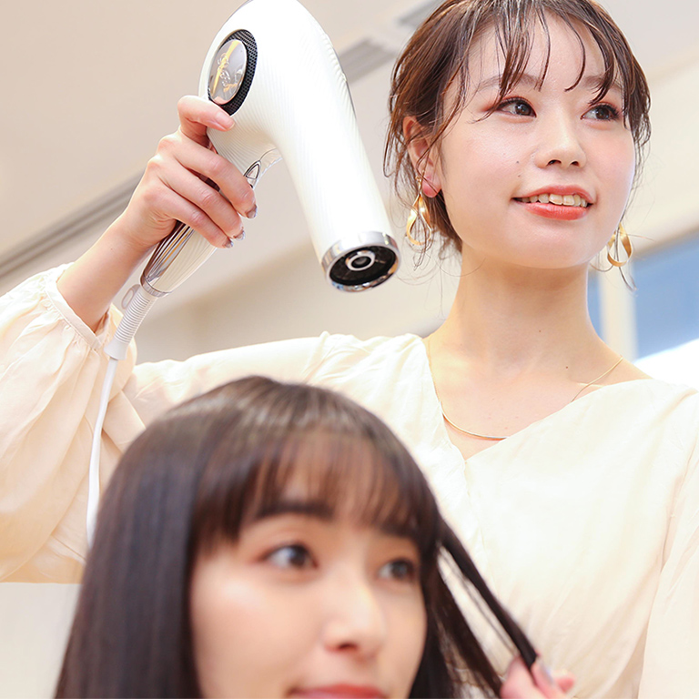 How To Refa Beautechが叶える サロン帰りのような しっとりやわらかい レア髪 Refa リファ 公式ブランドサイト